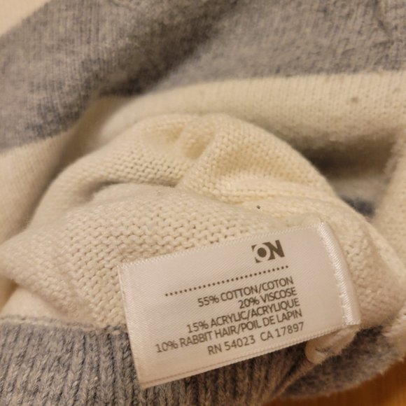 Old Navy V-neck striped sweater (M) - Picture 3 of 3